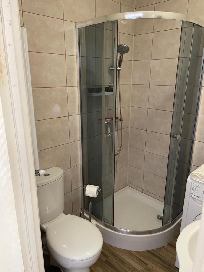 Studio Flat Fully Equipped Croydon Exterior photo