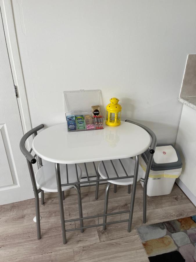 Studio Flat Fully Equipped Croydon Exterior photo